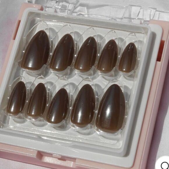 Glowie By Her Brownie Points (30 nails) - Picture 1 of 5